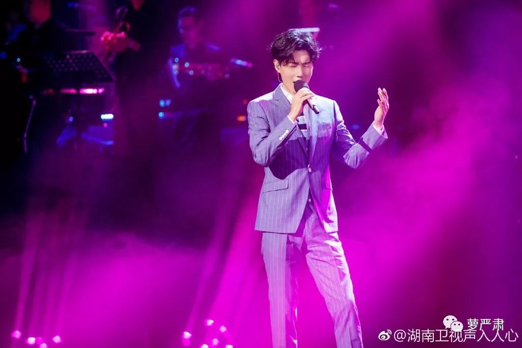 一开始我以为爱上了实力派，没想到他们还全是梗王