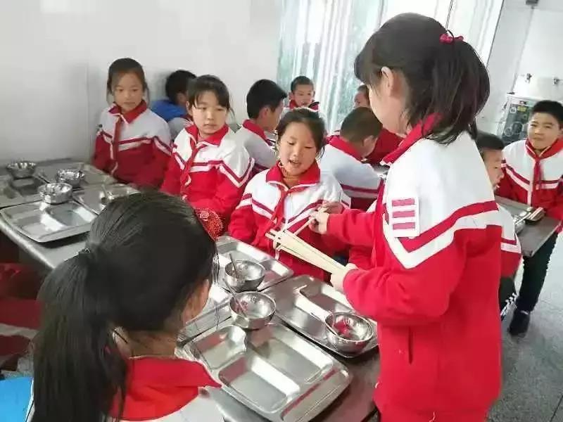 一双筷子引发的思考——董家镇柿子园小学开展了解筷子文化活动