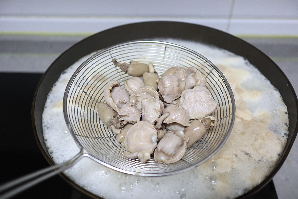 鸡杂用什么大料去腥增香,四川火爆鸡杂怎么处理才能去腥