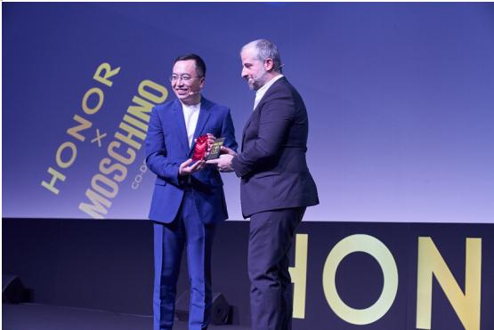 荣耀v20联合设计版礼盒,荣耀v20冬季搭配