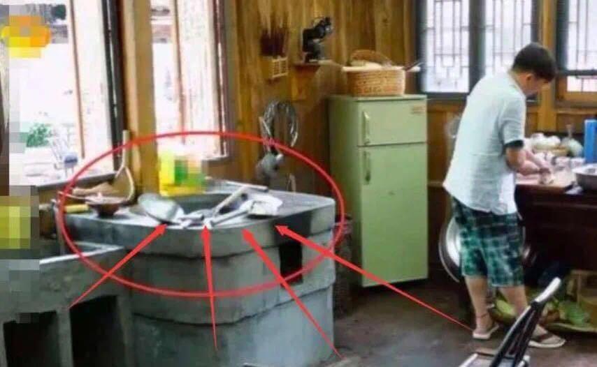 6天前,从“国民偶像”到“娱乐圈厨神”的黄小厨,也翻车了?