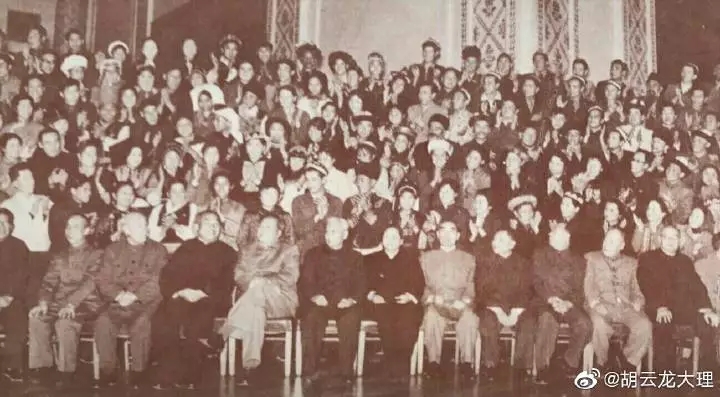 半个世纪前喜从天降上京汇演一念之差错过职业演艺生涯访何芳秀