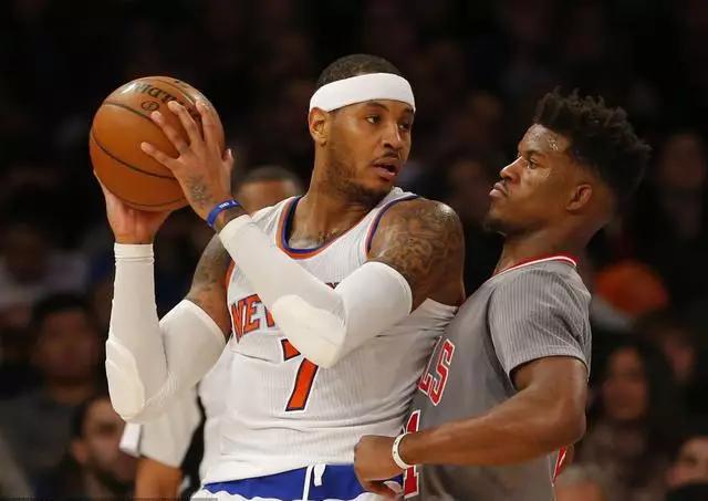 篮球控球后卫应该在场上干什么,打篮球时前锋中锋后卫都是指什么