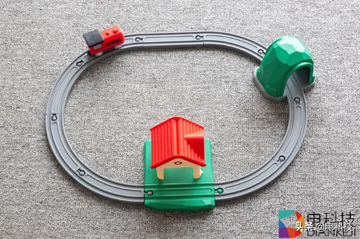 米兔轨道积木声光火车套装,米兔轨道积木火车怎么动