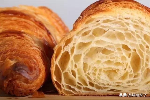 怎么吃都不重样的牛角包，一口咬下去，外酥内软，软绵不失嚼劲