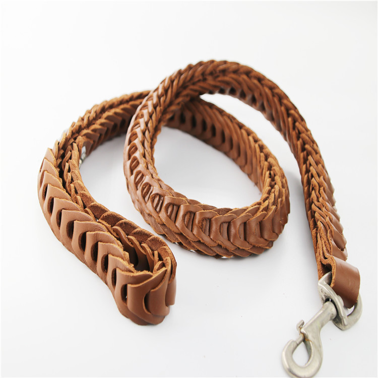 像德牧这样的大型犬,适合使用什么样的牵引绳?