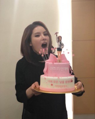 韩国第一OST女王靠歌曲版权成小富婆网友：门口缺石狮子吗？