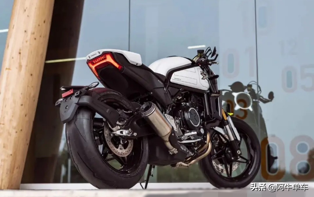 春风700clx复古版图片,春风clx700改复古圆灯