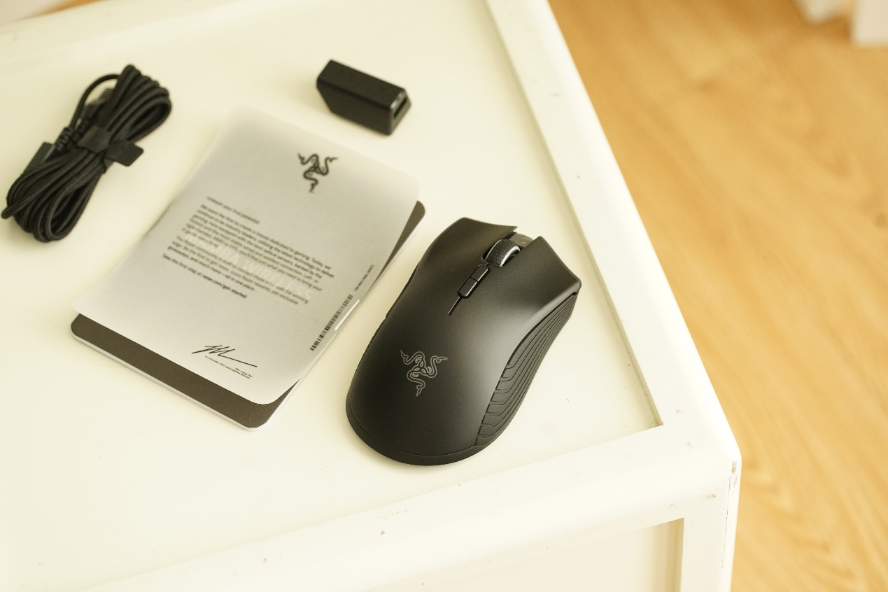 雷蛇曼巴眼镜蛇无线版鼠标开关键,雷蛇曼巴眼镜蛇无线版灯光