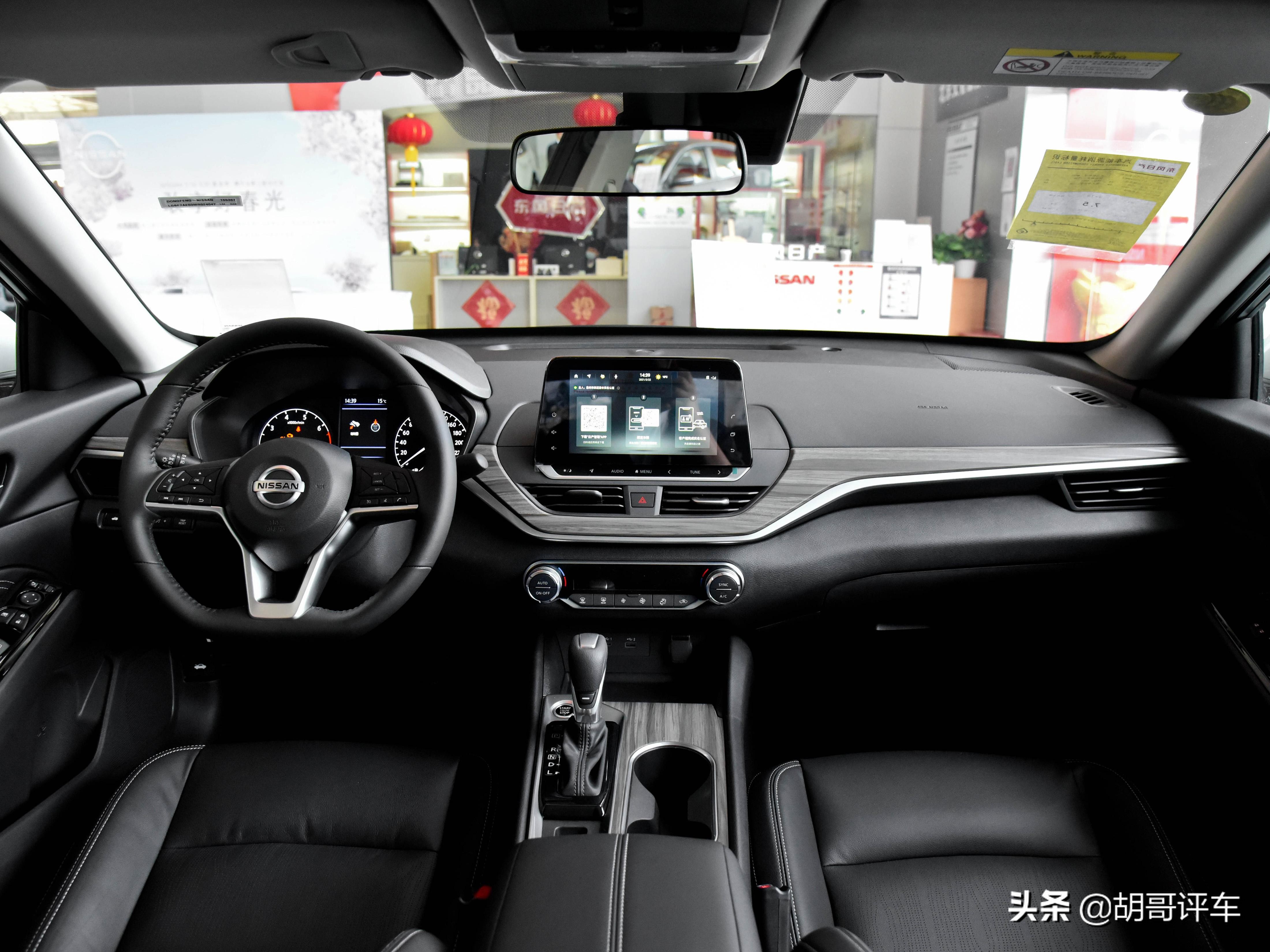 中型车新选择，家用好车推荐，后排大沙发，实拍天籁