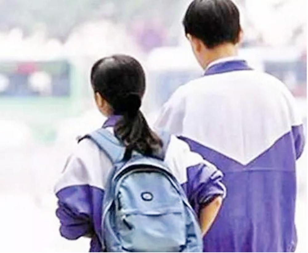 父亲问青春期女儿：你还是“处女”吗？如何正确和孩子谈“性”？