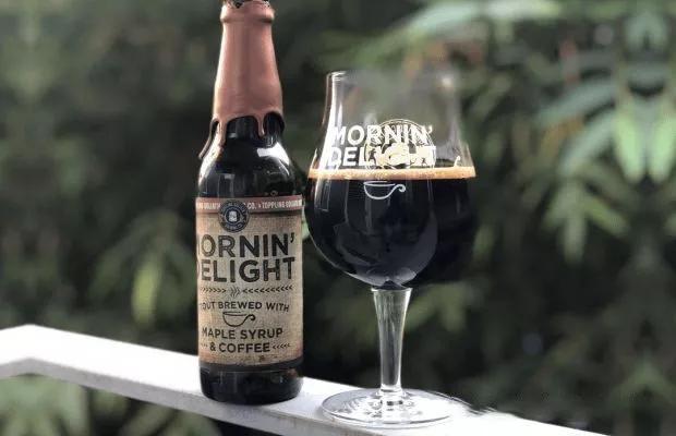 在冬日里把冰冷的啤酒喝出花样来