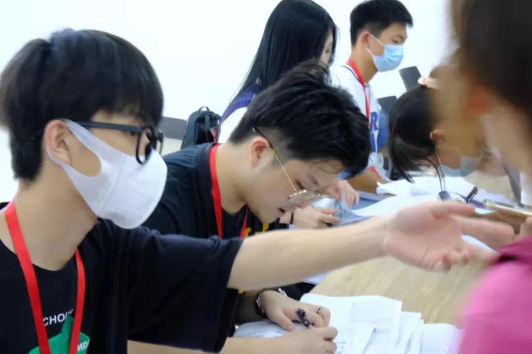 武汉外语外事学院新生,2022年武汉外语外事新生报到