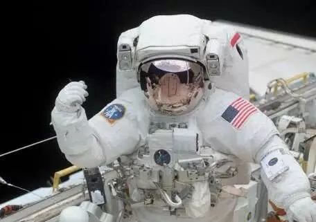 宇航员在太空怎么抓痒的,宇航员身上痒了怎么办