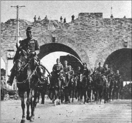 9旬老人跳河救人,九旬老人凌晨落水