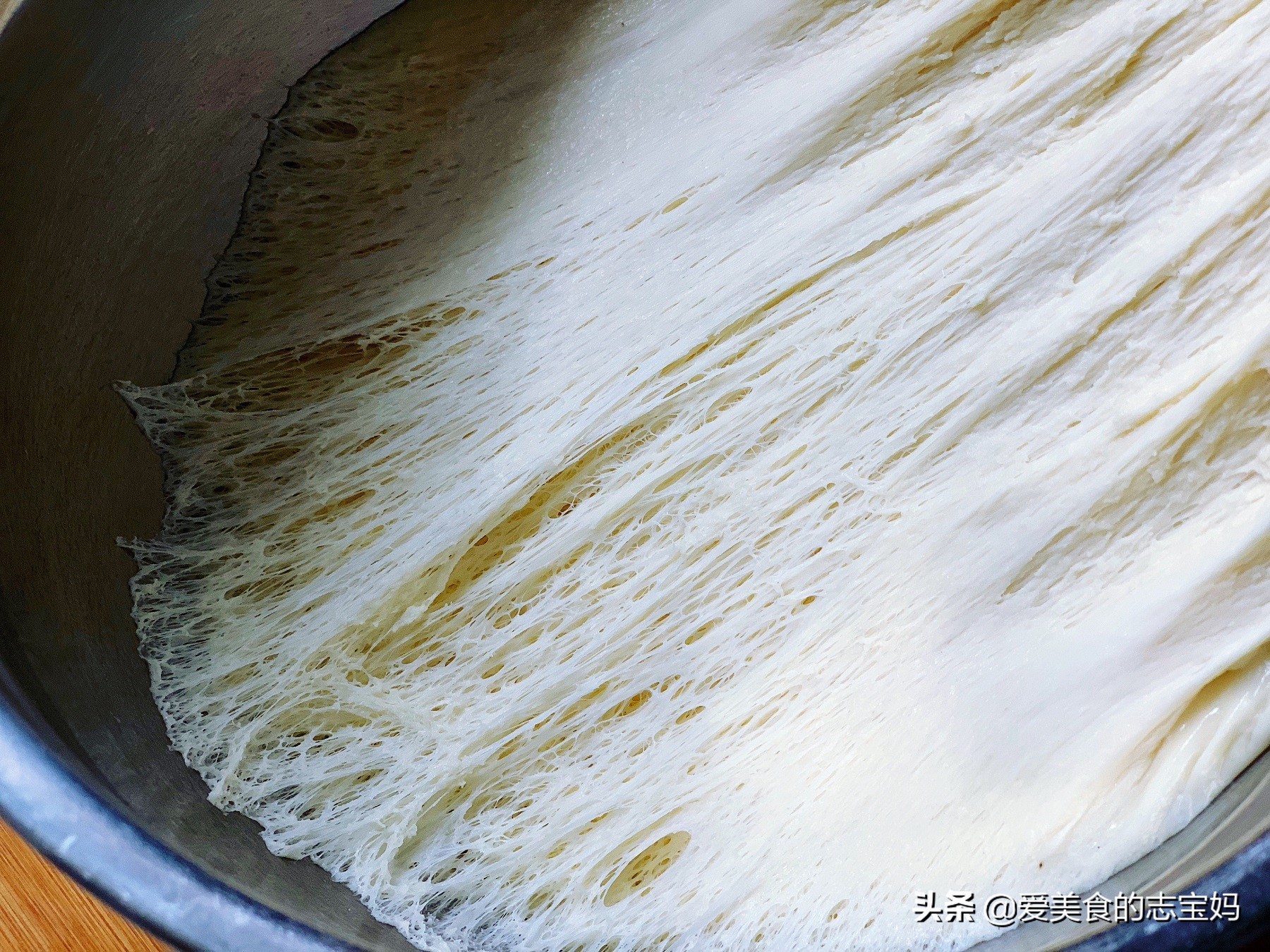 油条这样做更酥脆内含油条配方,油条怎样做才能蓬松酥脆有油条粉