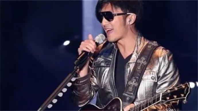 这么多年了，你终于想起来自己还是个演员？