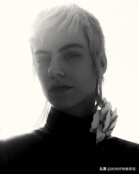 ysl黑色小西装金色logo,ysl心形豹纹复古白色