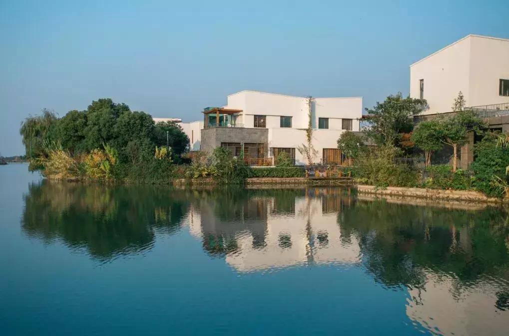 泰州溱湖来自1800米湿地深处云海温泉人文湖景别墅，独享惬意时光