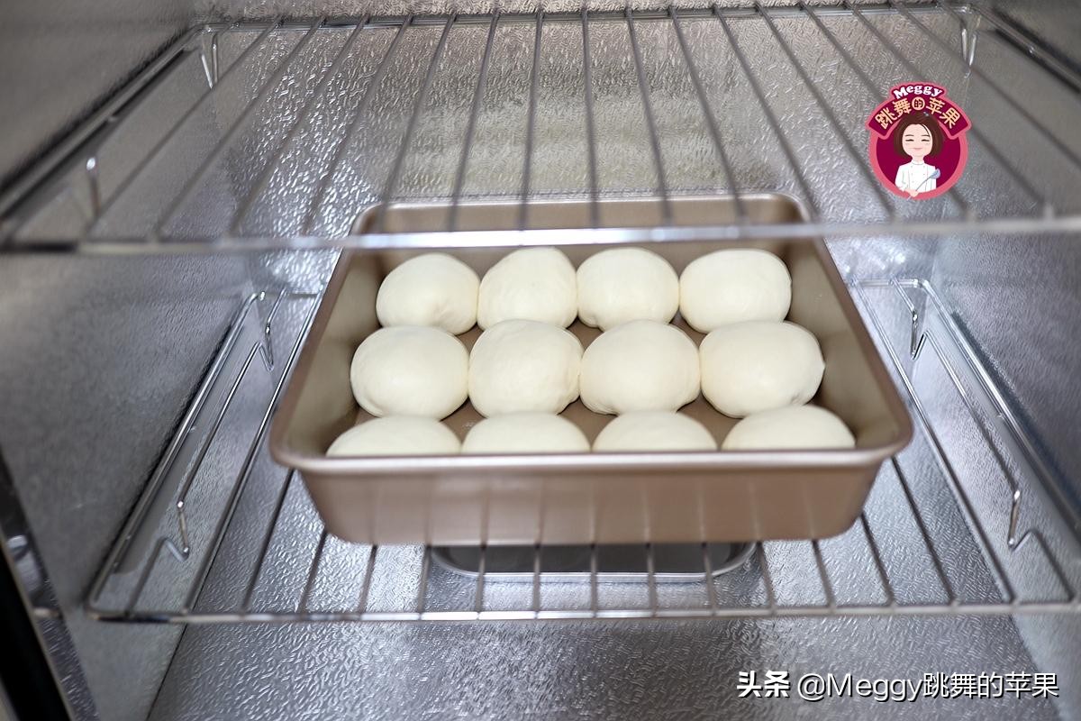 面包早餐整箱搭配草莓酱,柔软草莓酱