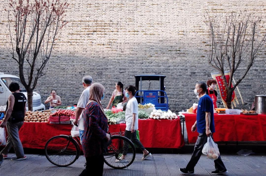 西安正宗小吃街是回民街吗,西安正宗本地小吃街回民街