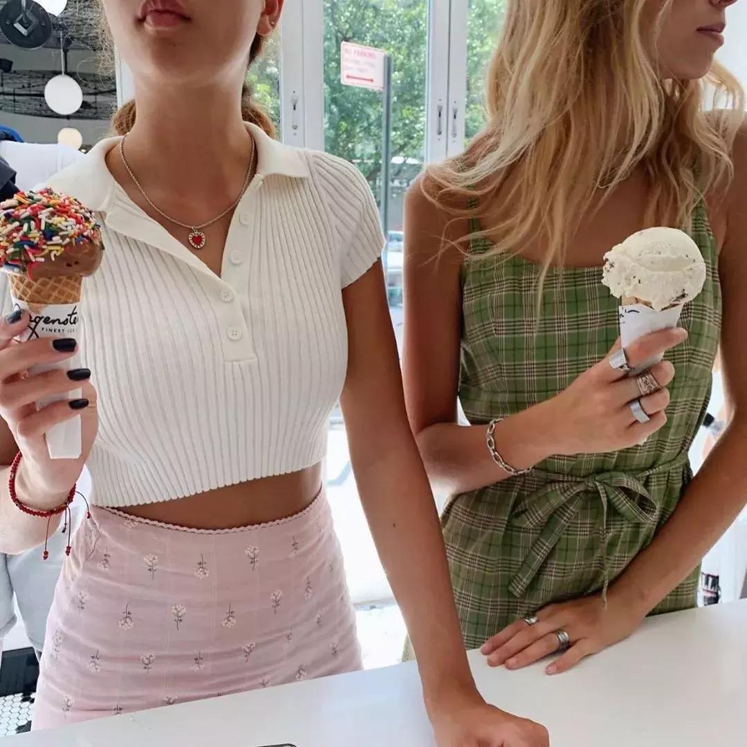 关晓彤小黑裙牌子,关晓彤慵懒小黑裙什么牌子