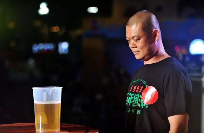 酒王大赛周赛吹瓶最快3秒70！震惊金沙滩啤酒城