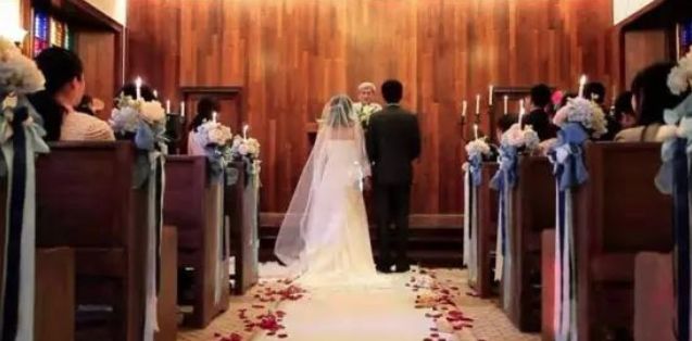 在日本参加婚礼，接到喜帖后的第一件事是赶紧先练毛笔字？