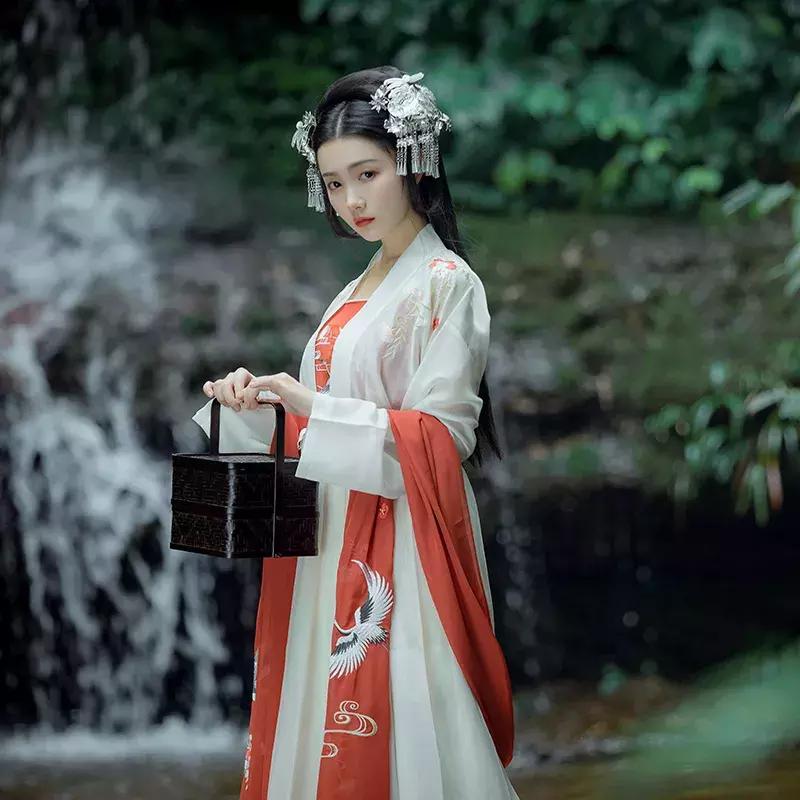 春夏秋冬四时歌，四时常映彩舟行！