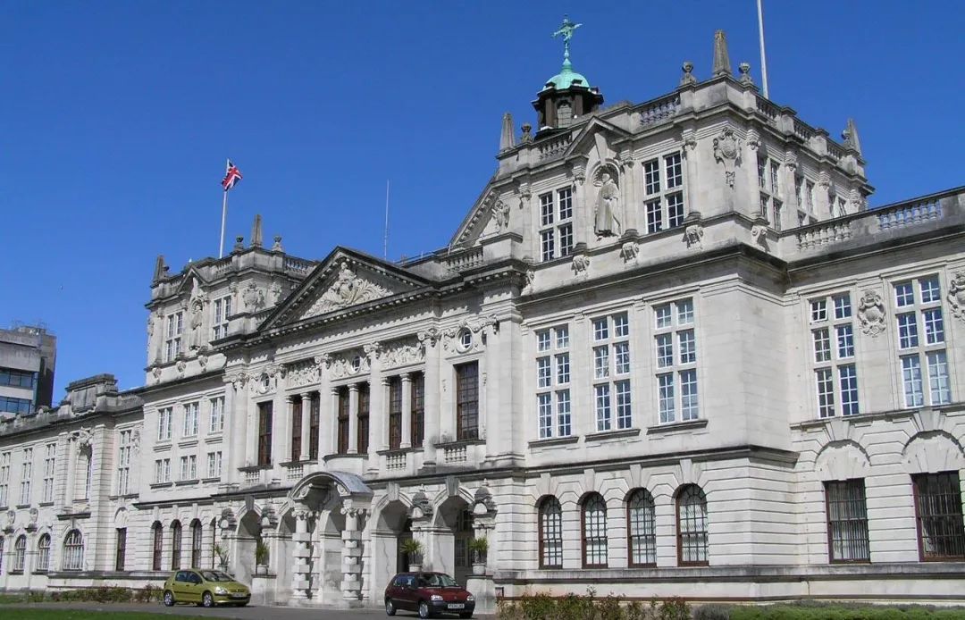 去英国留学读本科要多少钱,留学英国读本费用明细