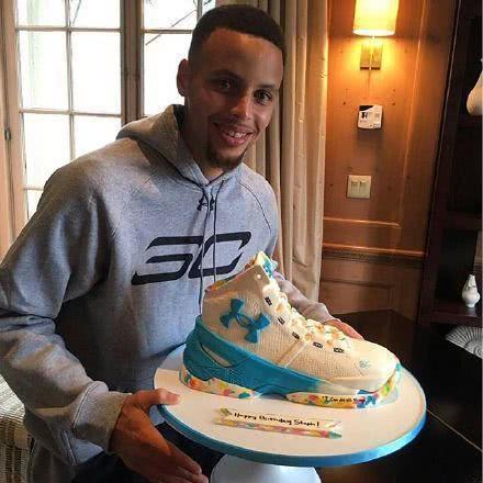 库里再夺一冠安德玛,安德玛库里实战