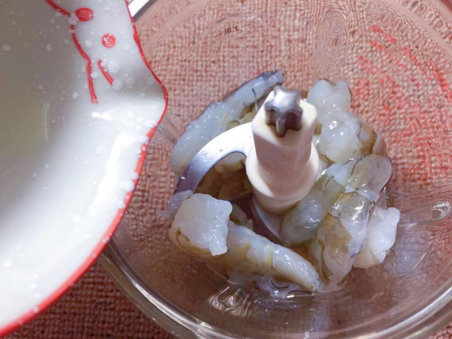 做好后瞬间就被娃爸抢走好几个，快收下这亲妈牌虾丸做法