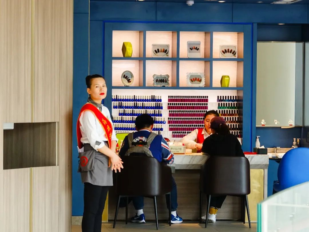 在海底捞打工拿三倍工资,在海底捞上班包不包吃