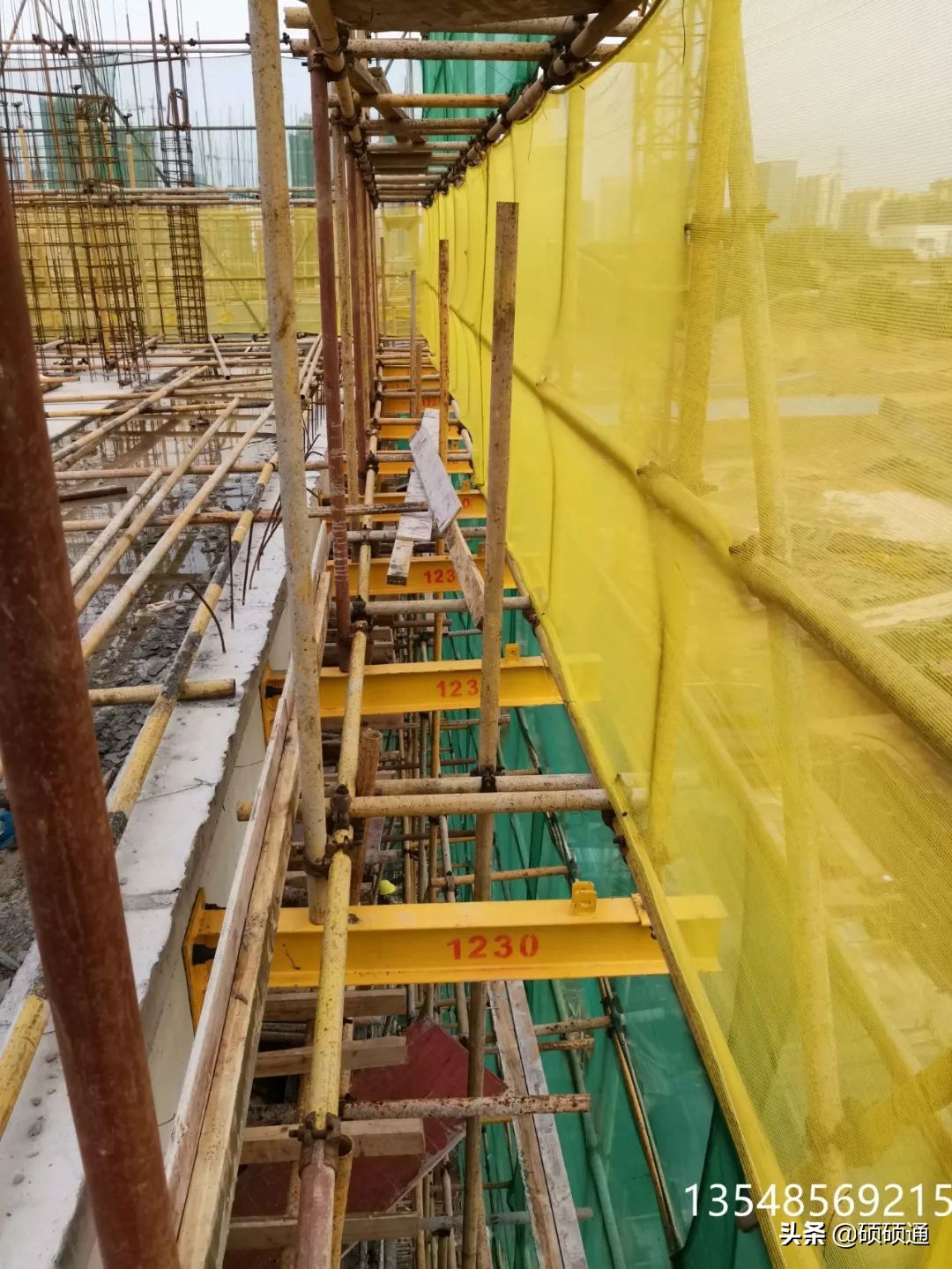 一种新型悬挑架的安装搭设装置,施工现场新型悬挑架