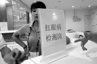 6岁女孩游泳后，皮肤大片脱落！医生：夏天这些游泳病该防