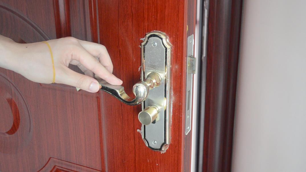 你家里有橡皮筋吗？这样用途太聪明了，解决了很多男女人的困扰