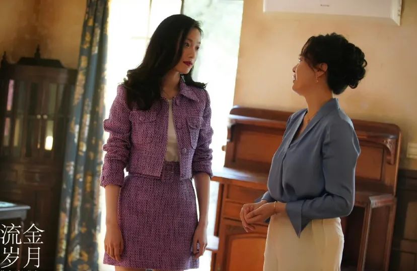 蕾哈娜菠萝纹的服装,蕾哈娜服装品牌