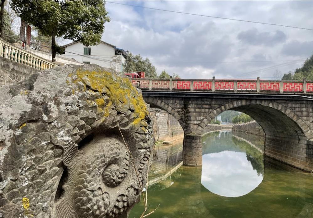 偏僻山村为何出现精美龙桥？传说有神龙出没，击退洪水守护山村