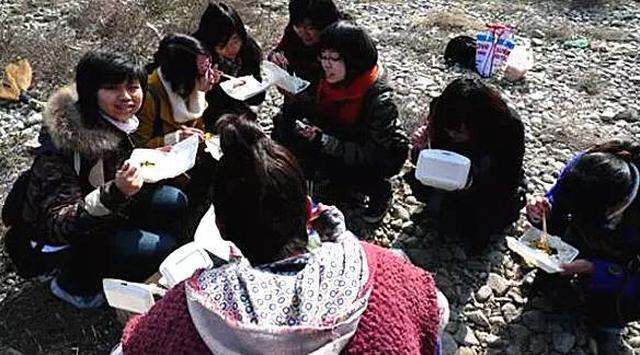 送全套化妆品，写C语言互动……这届明星的宠粉手段也太高了吧