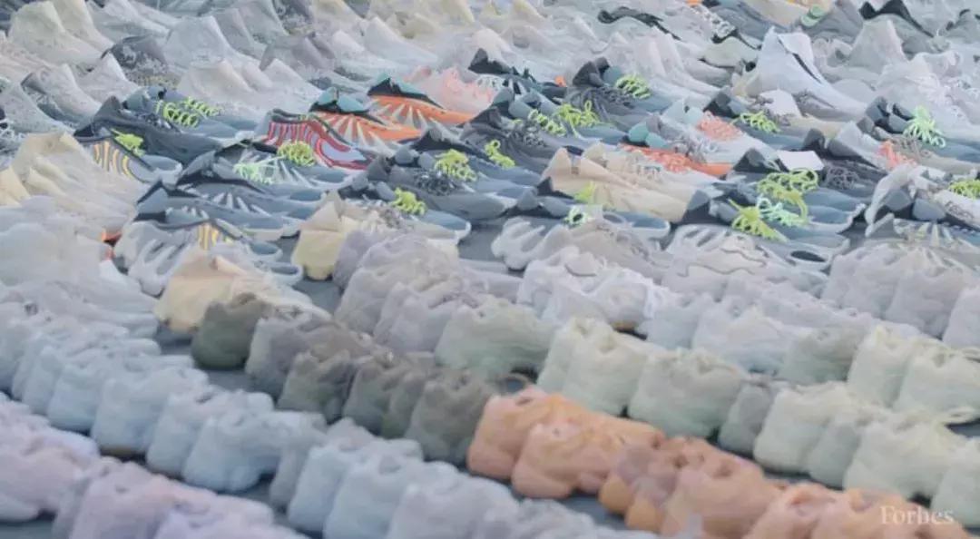 kanye把yeezy开到世界各地,kanye穿yeezy450