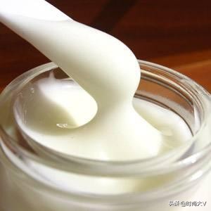 bb霜怎样上妆不卡粉好看,bb霜粉底不服帖