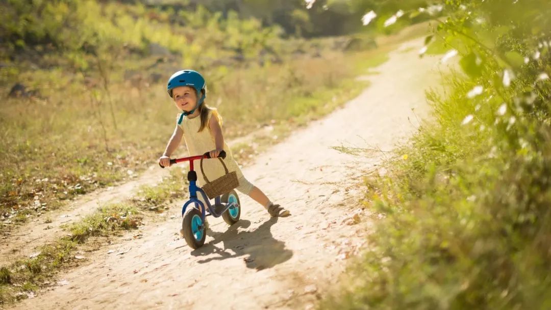 10岁男童爱看女孩相片,10岁男童爱穿女人衣服