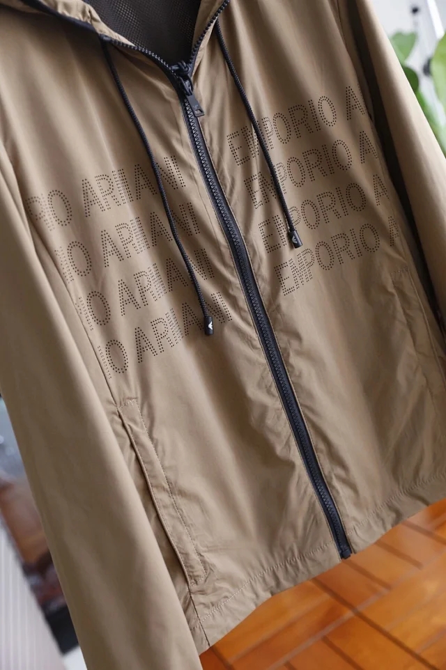 阿玛尼夹克最新款,阿玛尼经典夹克