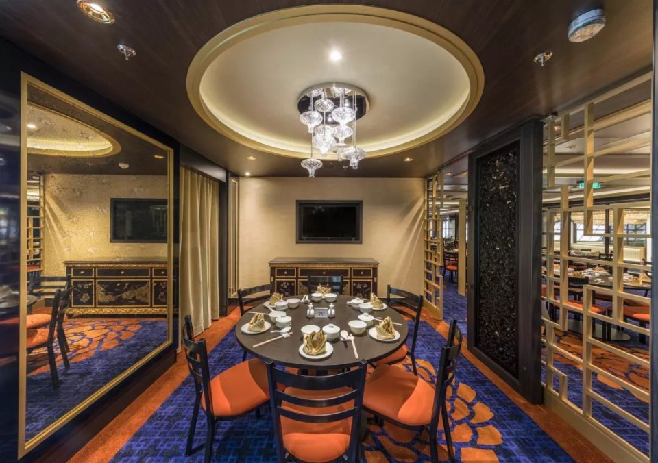 世界梦号内部游览过程 (探索梦号邮轮参观攻略)