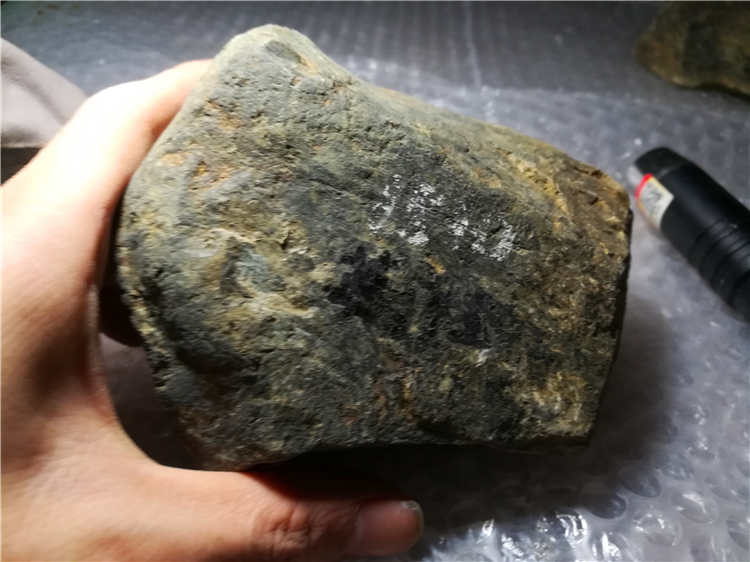 淘宝买了翡翠原石开窗了怎么退货,购买翡翠原石被骗怎么投诉