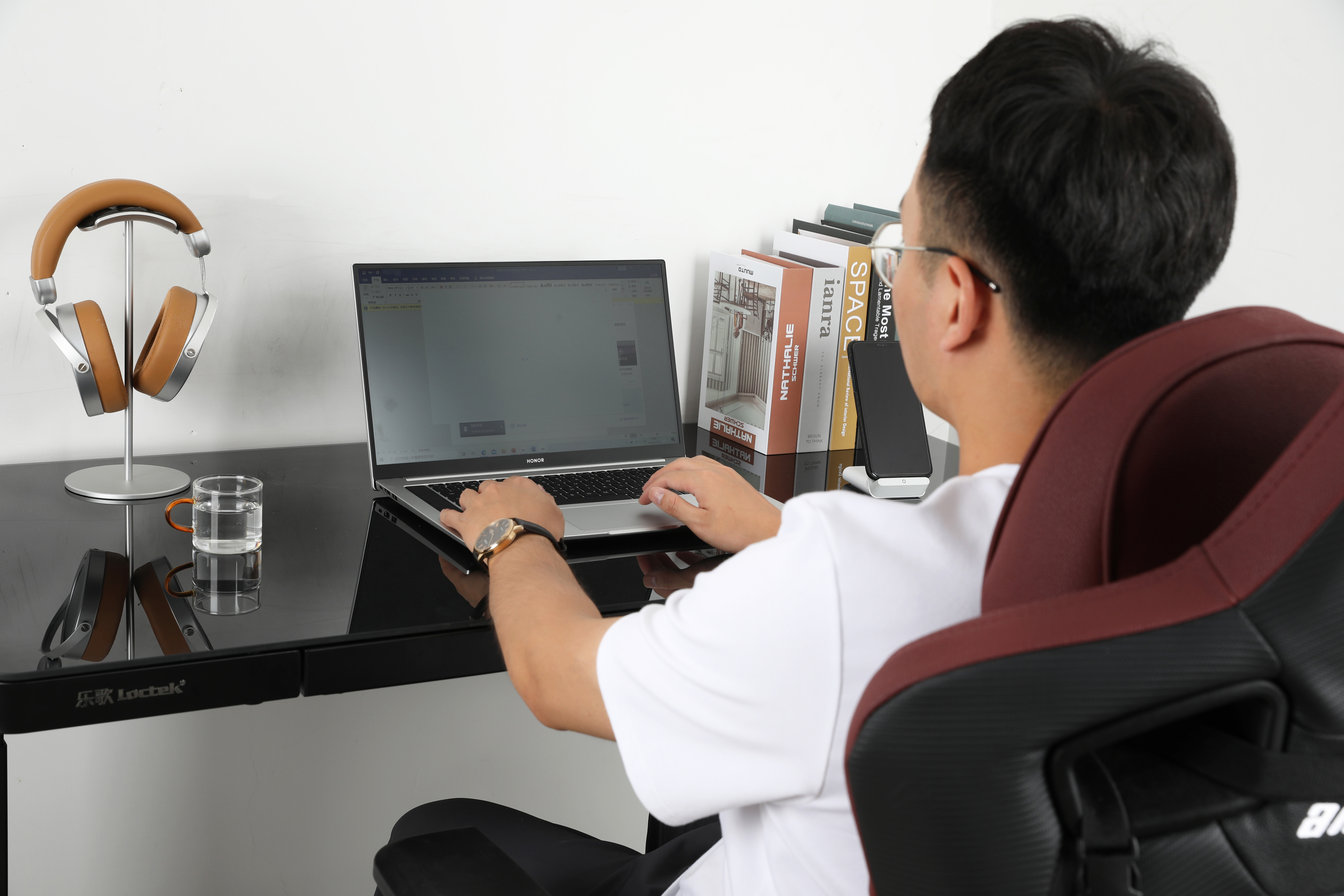 书房布局电脑桌,书房实用打造