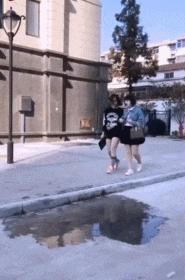 搞笑GIF：妹子，你在练什么呢，我去陪你啊