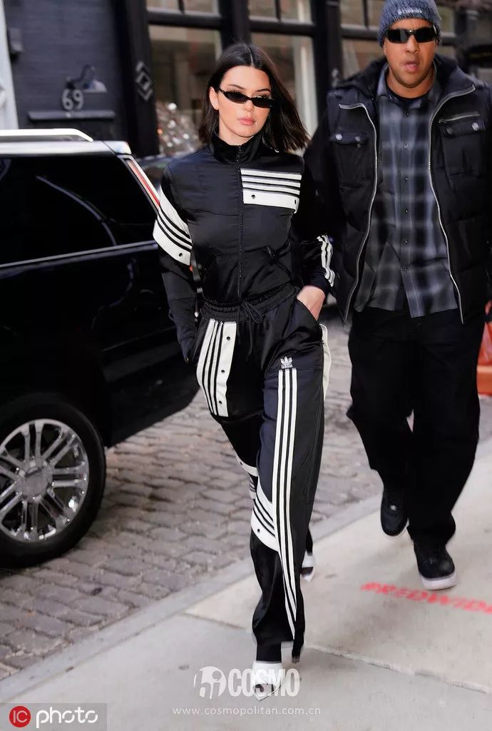 00后妹妹霸占年末荧屏却靠甜系穿搭霸占我的心