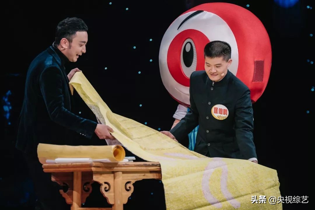 大腿颠球100下,10岁少年创造一小时交替颠球纪录