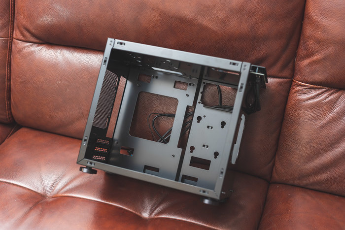 itx顶级主机配置,能提着走的机箱